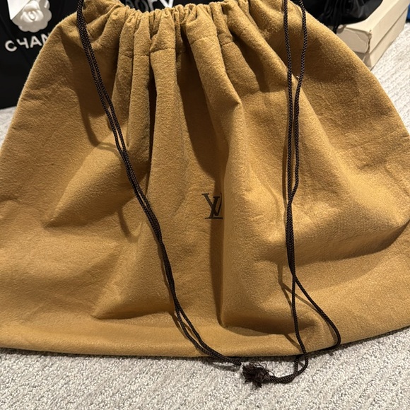 Authentic Louis Vuitton XL dust bag - Picture 3 of 3